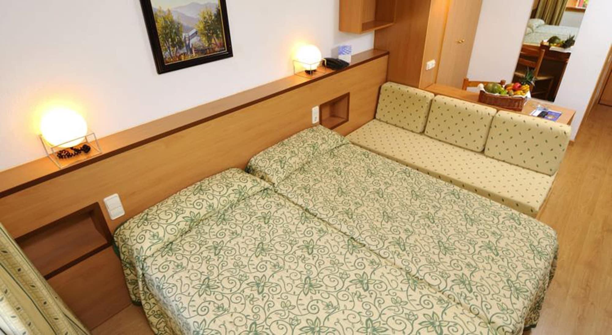 Evenia Monte Alba Hotel Серлер Екстериор снимка